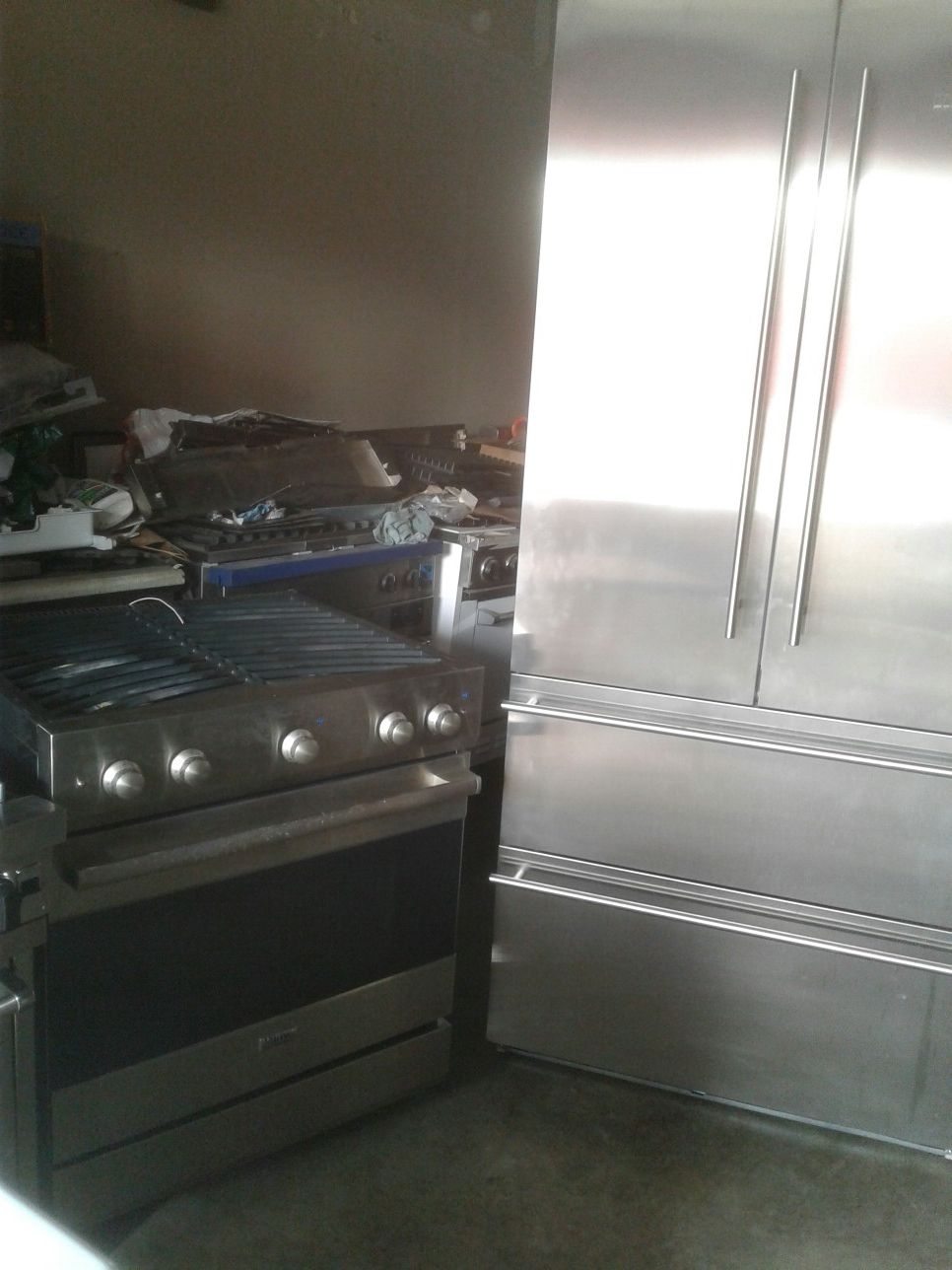VIKING PROFESSIONAL STOVE 30" AND LIEBHERR REFRIGERADOR 36"