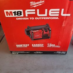 Milwaukee M18 Fuel  Portable air compressor