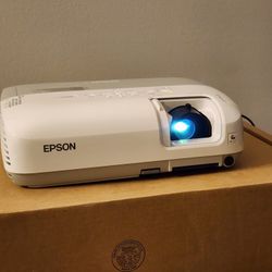 Epson Projector With Remote And Carry Bag. Brand New Lamp Replaced. 0 Hrs On Lamp.