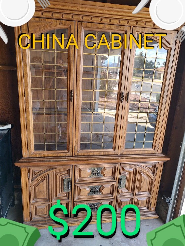 China Display Cabinet, 2-Piece, In Great Shape