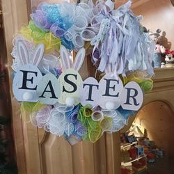 Beautiful Handmade Easter Wreath 🐣. 