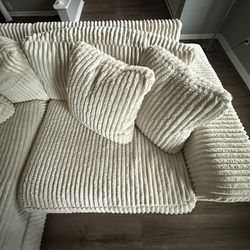 Ashley Furniture Lindyn 2-Piece Sectional Couch