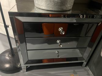 Dresser/nightstand