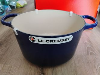 Le Creuset Enamelled Cast Iron Dutch Oven 5.25 Qt - Indigo