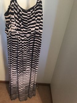 Maxi black and white strip dress