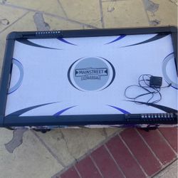 Air hockey table