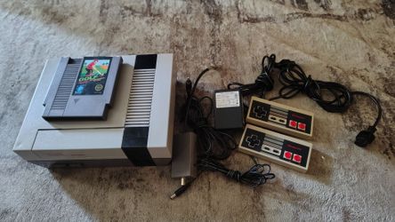Original Nintendo NES with 2 controllers GOLF game and all hookups