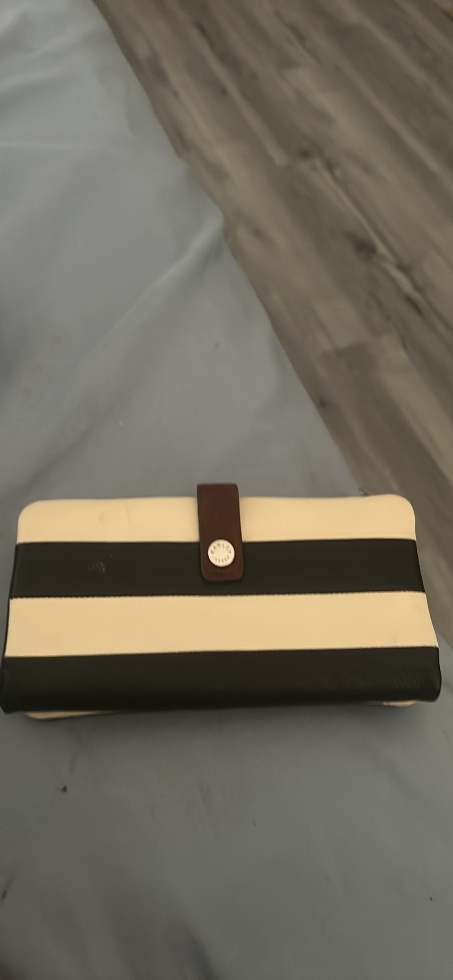 Medium Black and white wallet