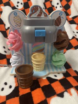 Melissa & Doug Swirl & Serve Ice Cream Set Toy