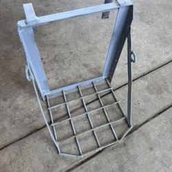 base para colgar botes de agua en tractor 