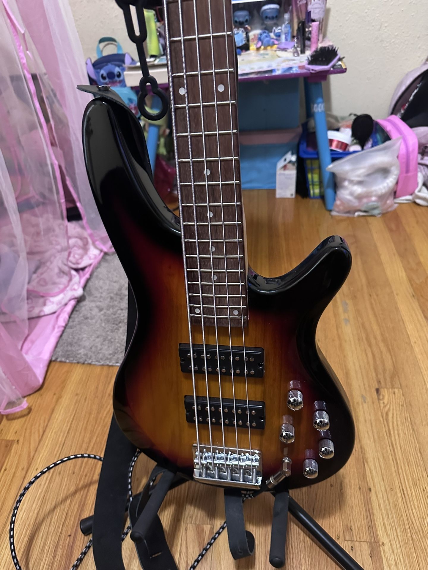 5 Strings Bass Guitar Like New