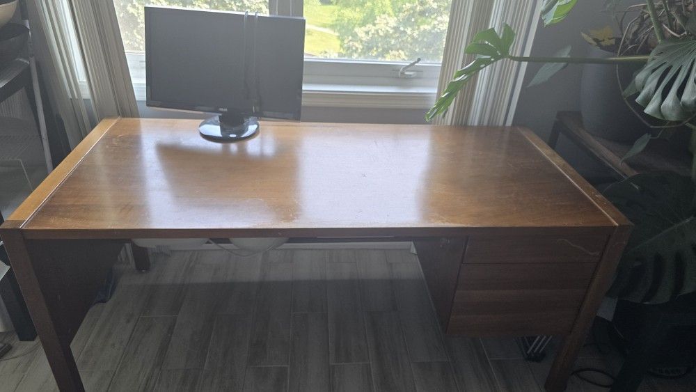 Free Large Hard Wood Desk very sturdy 