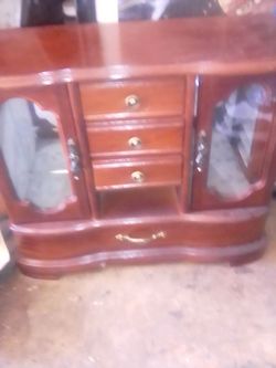 Jewelry box
