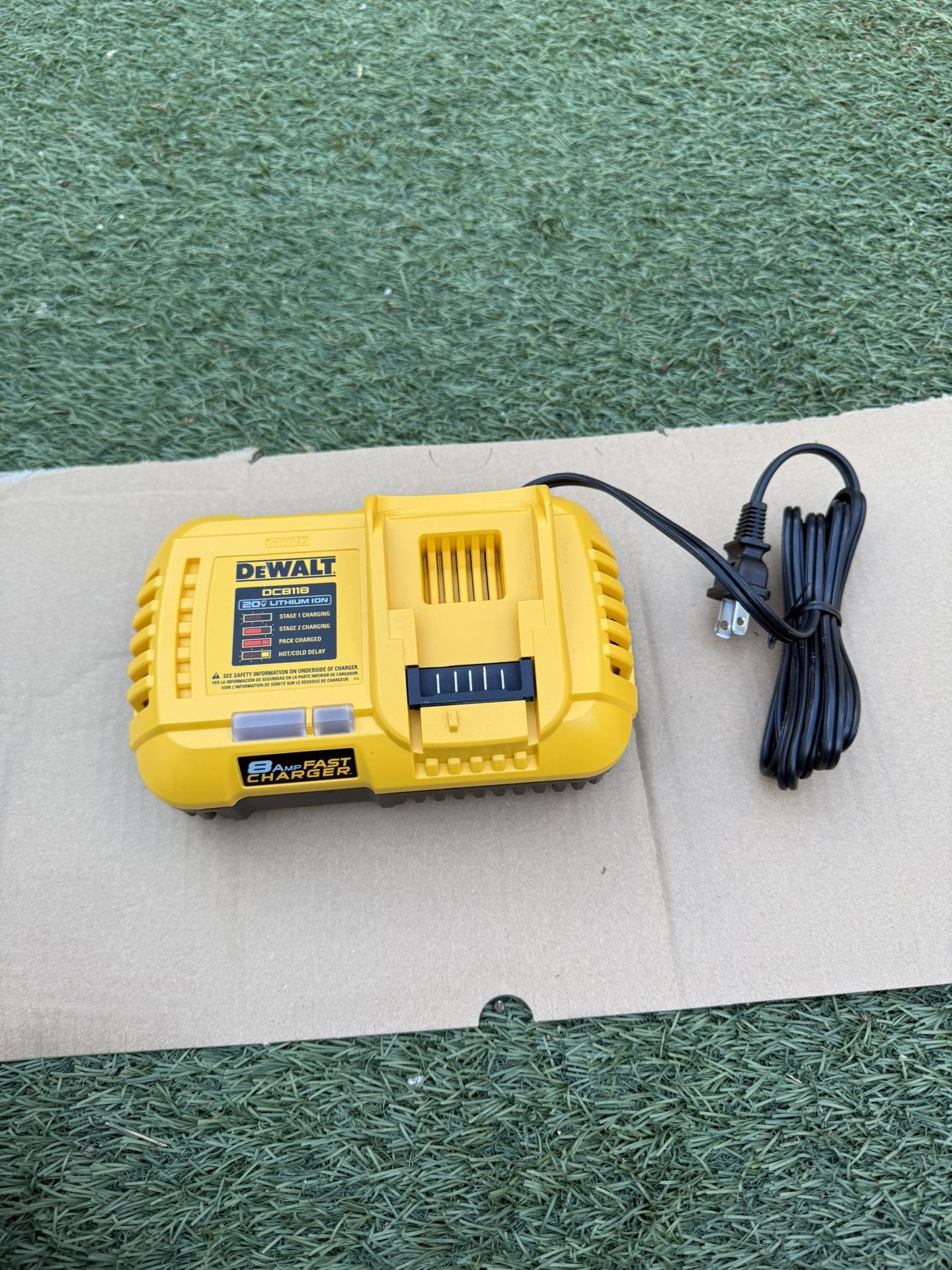 DEWALT 20V MAX Lithium-Ion Fan Cooled Fast Battery Charger