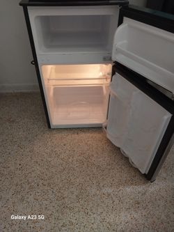 Vendo refrigerador y microondas xq me mudo todo x 200 precio negotiable
