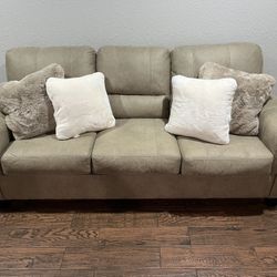Couch With Accent Pillows