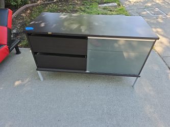 Entertainment center