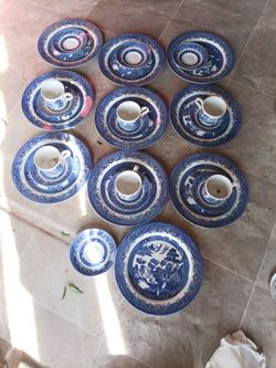 Churchill Blue Willow Dinnerware Set – About 35 Pieces