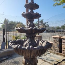 7' FOOT CONCRETE CEMENT WATER FOUNTAIN  $1000 
