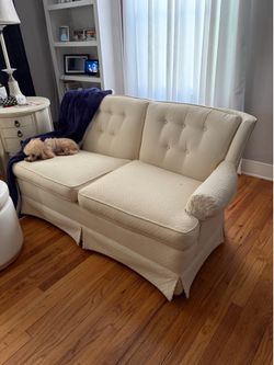 Loveseat (2avail)