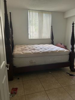 Four Poster Bed Frame with Mattress