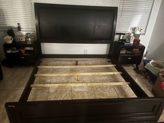 King size bed with 2 nights stand