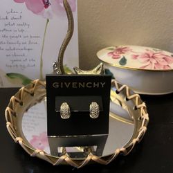 Givenchy  Gold-Tone Small Pavé Huggie Hoop Earrings (Pick up🛒 In Bellevue)*Check out my Other Posts 🎁