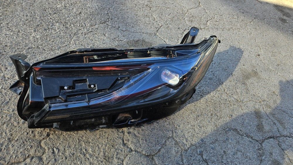 2025 TOYOTA CAMRY DRIVER SIDE HEADLIGHT OEM