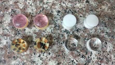 Gauges- plugs- Size: 5/8 in.