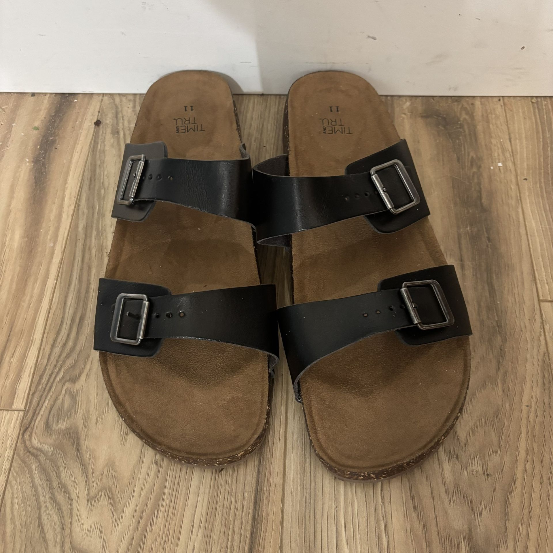 New Woman’s Sandals Size 11