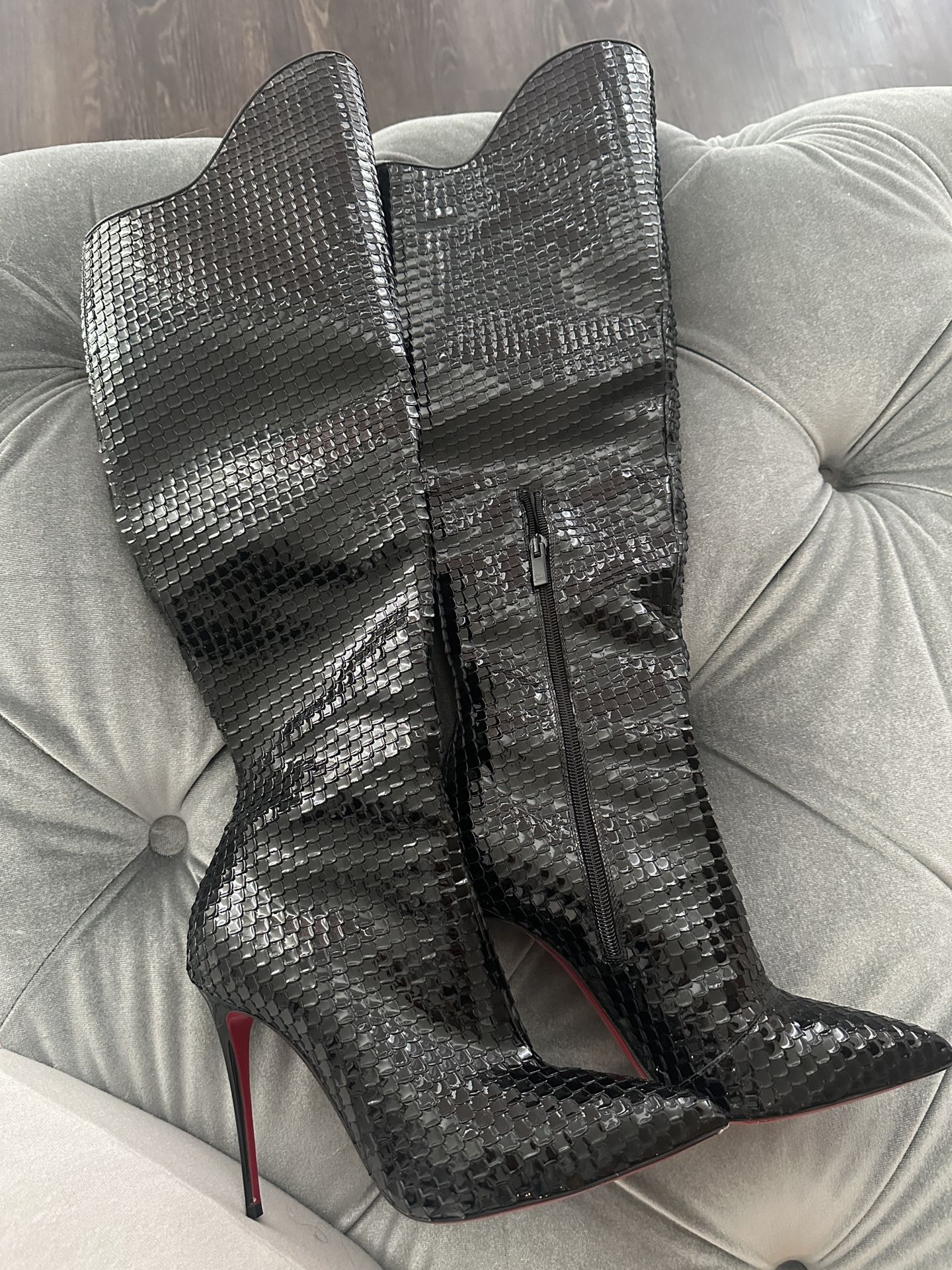 CHRISTIAN LOUBOUTIN