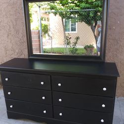 Dresser With Mirror Perfect condition