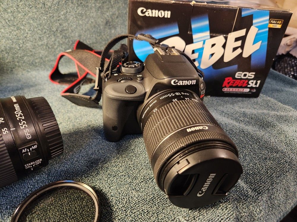 Canon SL1 DSLR Camera Kit