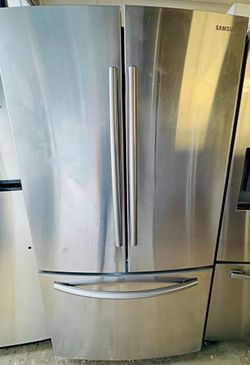 Spacious Samsung French Door Fridge – Works Perfectly & Super Clean!