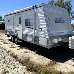 2005'  25' Foot Wanderer  By  Thor  Easy To Tow 