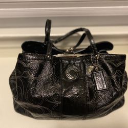 Coach handbag Black glossy patent leather Medium 