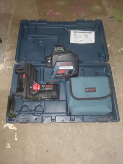 Bosch GLL3-300G 360° Three-Plane Green-Beam Laser Level Kit inside its custom hard carrying case.