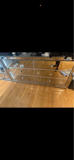 Mirrored 6-Drawer Dresser – $400