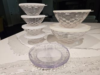 Tupperware Serving Set