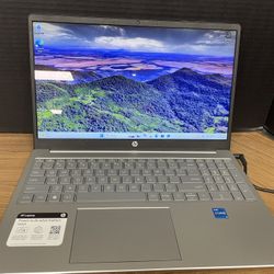 Hp 15 Laptop 512 gb ssd 8 gb ram 1.30 GHz windows 11 , touchscreen i5 12th Gen no offers or trades please!!