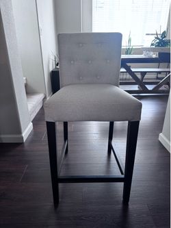 4 Counter Stools Like New