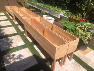 Custom modern deck balcony backyard landscaping succulent hanging planter container with legs irrigation design privacy wall