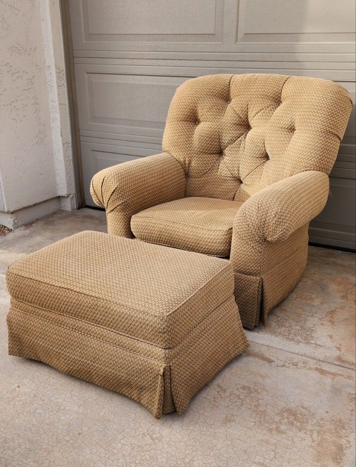 Vintage Club Chair with Ottoman – Wide & Comfy