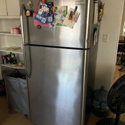 Refrigerator 