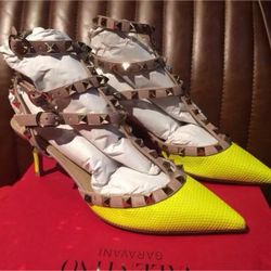 Authentic Valentino Garavani Rockstud Lizard Leather Pumps – Rare Yellow – 35.5