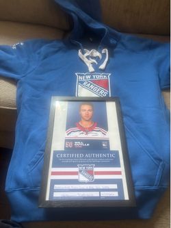 Will Guylle autographed card and sweater