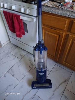 Vacuum upright canister