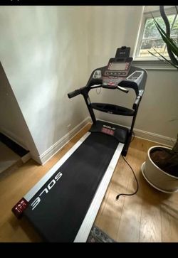 SOLE F85 TREADMILL ( LIKE NEW & DELIVERY AVAILABLE TODAY)