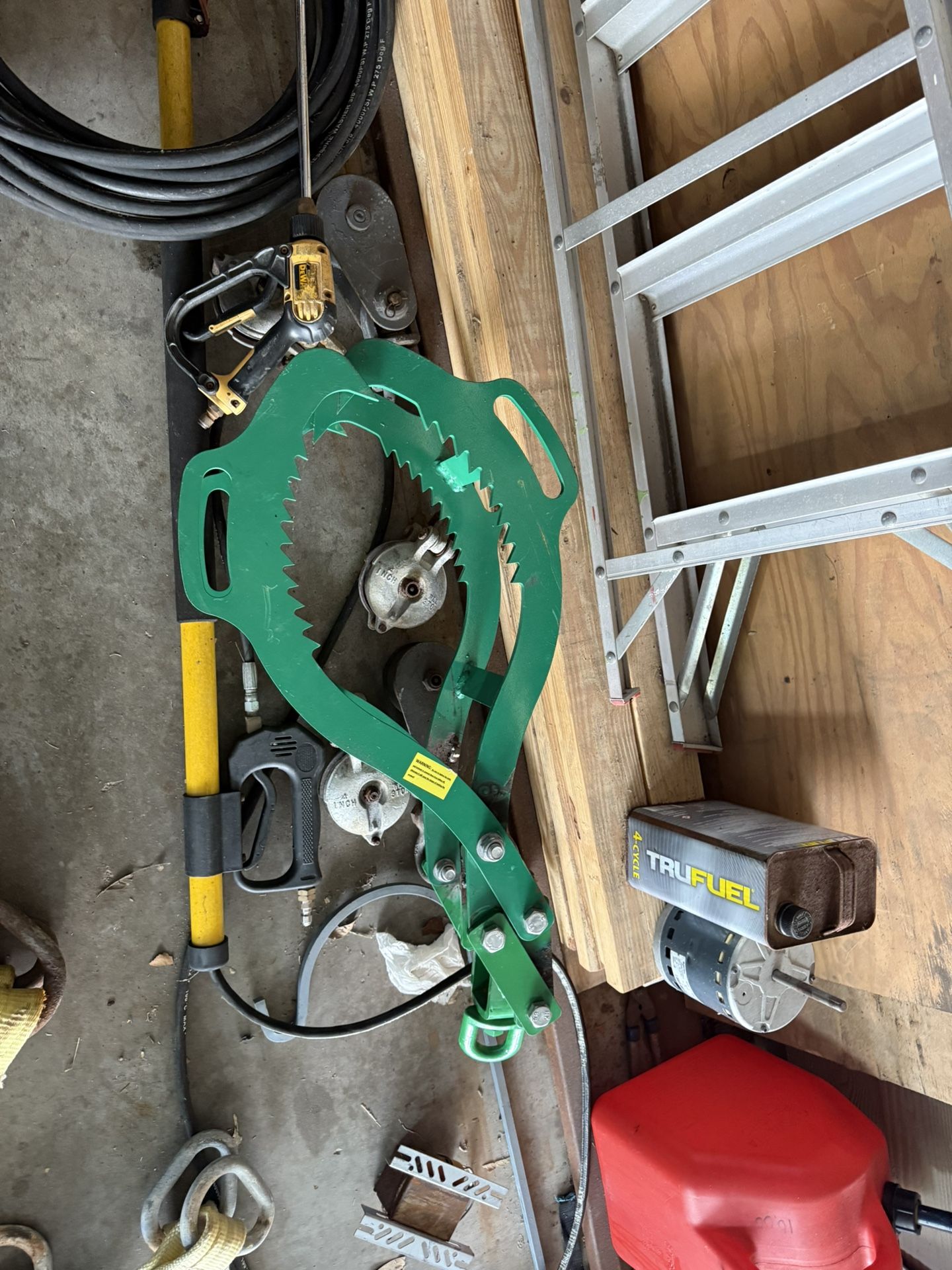 ) 28/32 inch Log Lifting Tongs Log Lifting Tongs 4 Claw Timber Heavy Duty Solid Steel,Swivel Dragging Steel Tongs Log Lifting