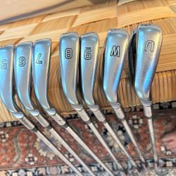 Ping G 425 Irons 7 Clubs